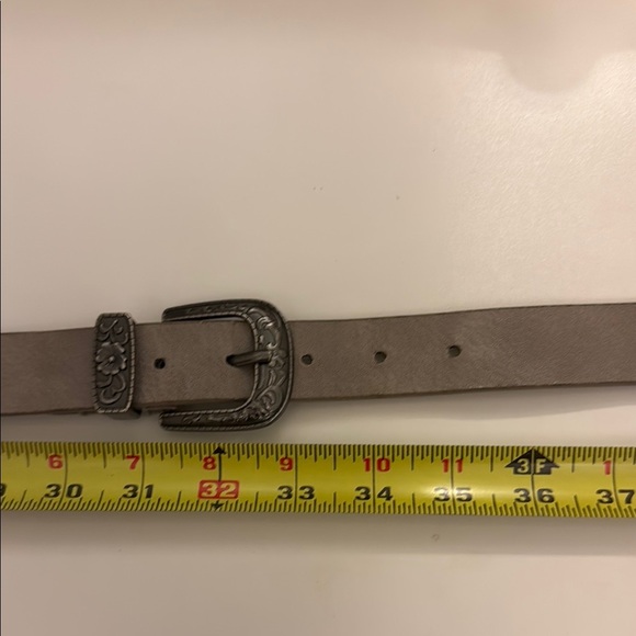 Stylish Gray Belt with Silver Buckle - Picture 3 of 4